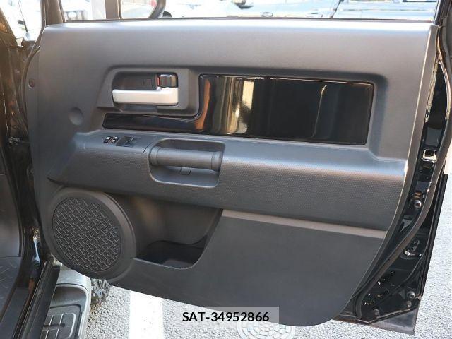 Toyota FJ CRUISER 2015-01 1472462-17