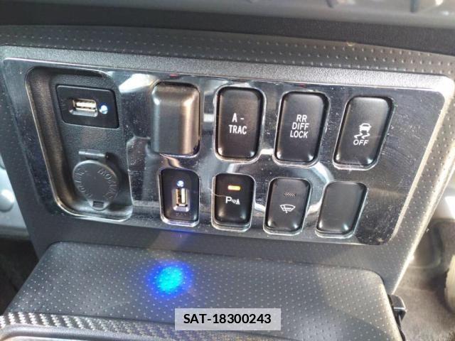 Toyota FJ CRUISER 2014-04 2348792-15