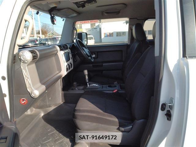 Toyota FJ CRUISER 2017-10 2446463-26