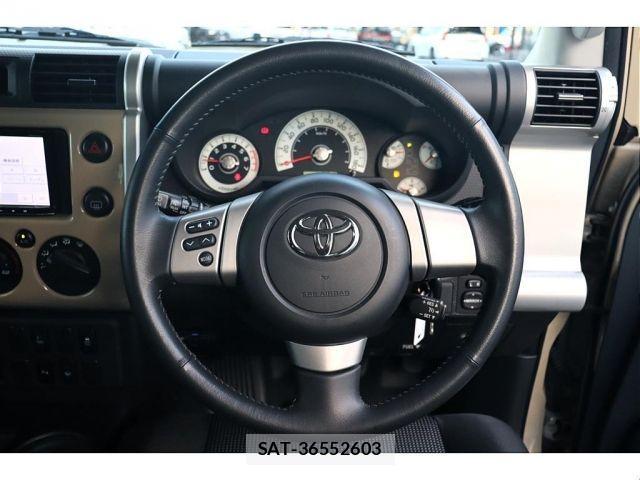 Toyota FJ CRUISER 2011-01 2665111-18