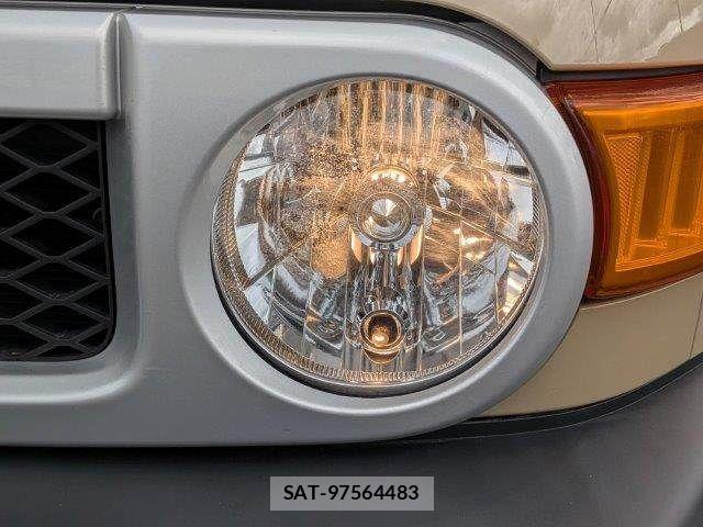 Toyota FJ CRUISER 2011-05 5867760-11