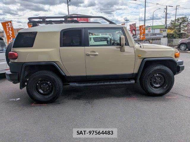 Toyota FJ CRUISER 2011-05 5867760-15