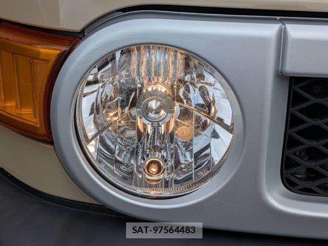 Toyota FJ CRUISER 2011-05 5867760-27