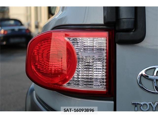Toyota FJ CRUISER 2013-03 5867745-26