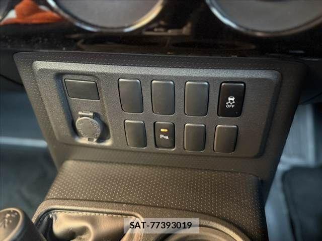 Toyota FJ CRUISER 2012-06 5867727-28