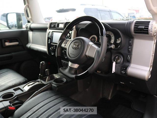 Toyota FJ CRUISER 2011-01 5867724-4