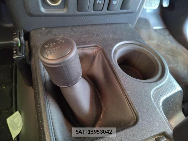 Toyota FJ CRUISER 2013-06 5867733-15