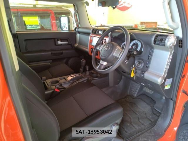 Toyota FJ CRUISER 2013-06 5867733-20