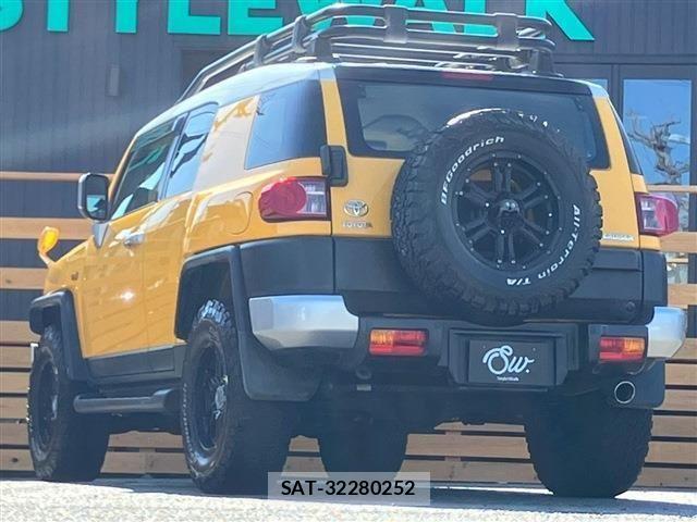 Toyota FJ CRUISER 2011-02 6276355-9