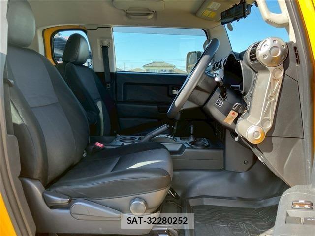 Toyota FJ CRUISER 2011-02 6276355-12
