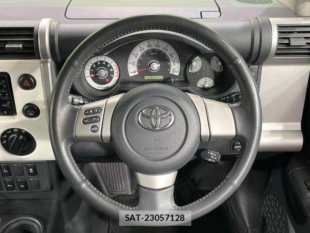 Toyota FJ CRUISER 2011-06 6671305-11