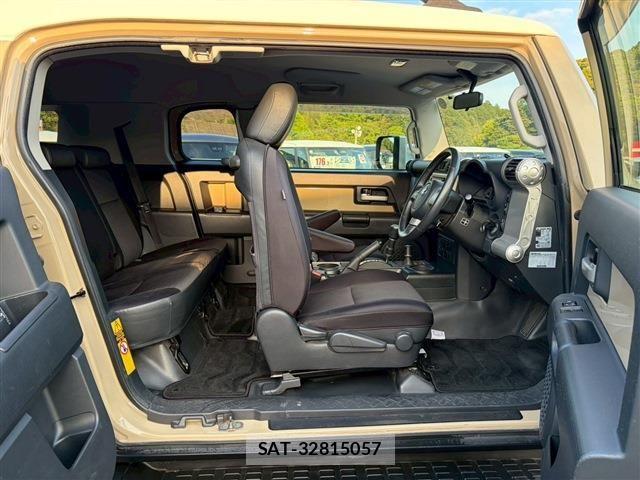 Toyota FJ CRUISER 2016-03 6691023-19