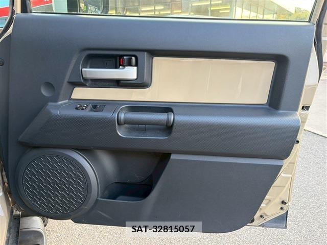 Toyota FJ CRUISER 2016-03 6691023-20