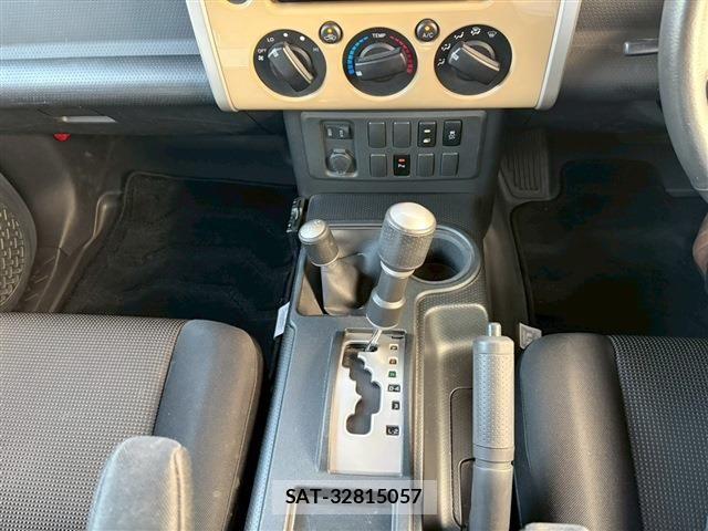 Toyota FJ CRUISER 2016-03 6691023-28