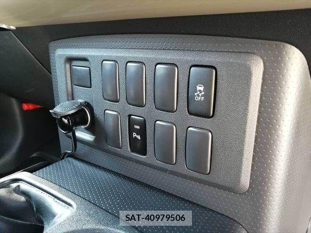 Toyota FJ CRUISER 2017-07 6751601-6