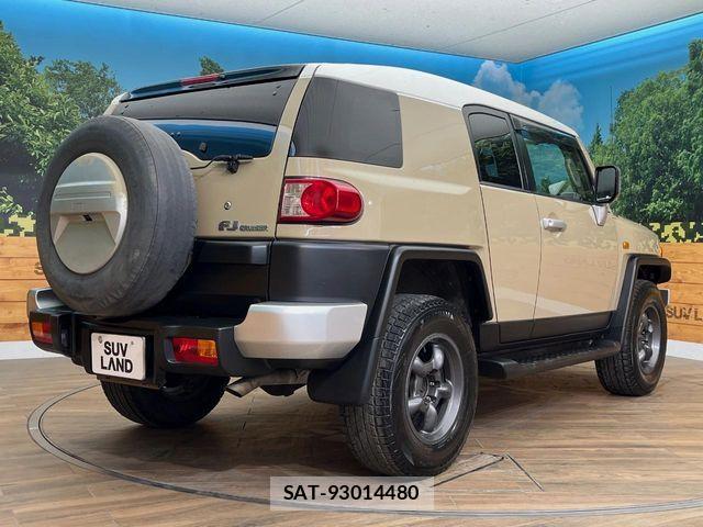 Toyota FJ CRUISER 2013-10 6751602-17