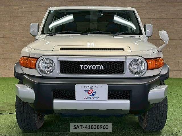 Toyota FJ CRUISER 2014-03 6814929-16
