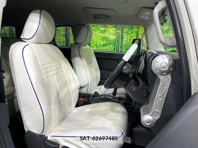 Toyota FJ CRUISER 2016-06 6814931-8