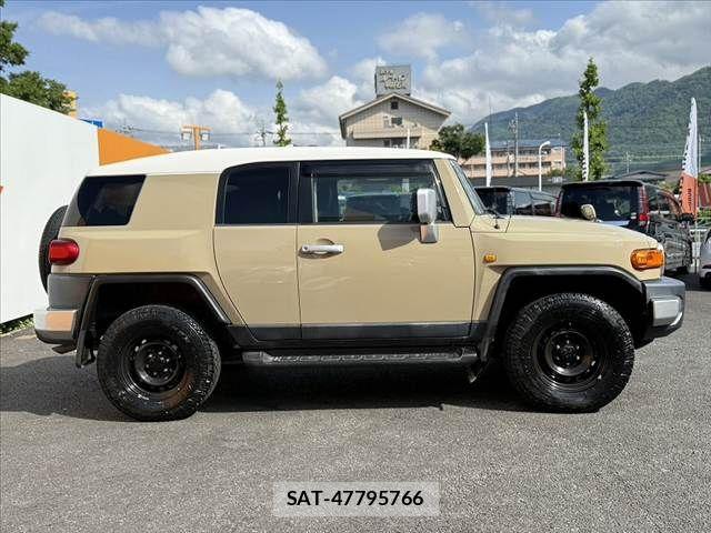 Toyota FJ CRUISER 2011-07 6814938-11