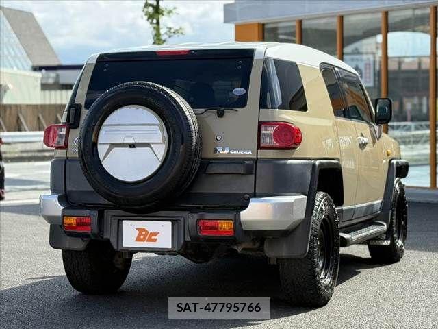 Toyota FJ CRUISER 2011-07 6814938-12