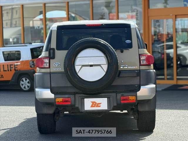 Toyota FJ CRUISER 2011-07 6814938-13