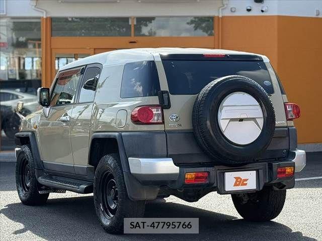 Toyota FJ CRUISER 2011-07 6814938-14