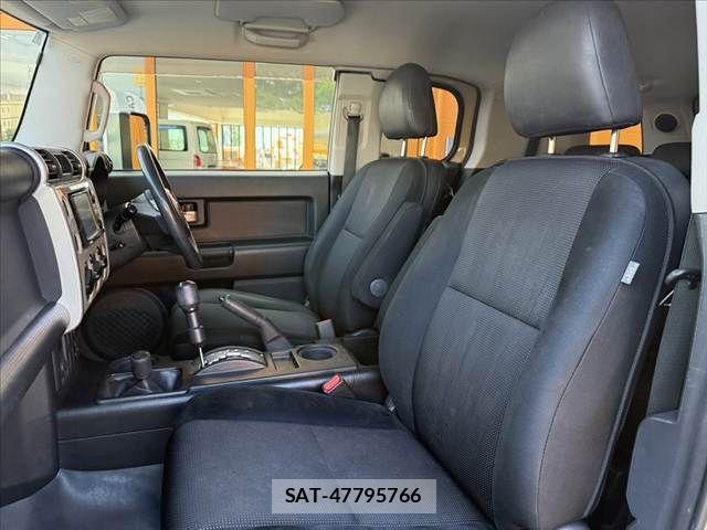 Toyota FJ CRUISER 2011-07 6814938-16