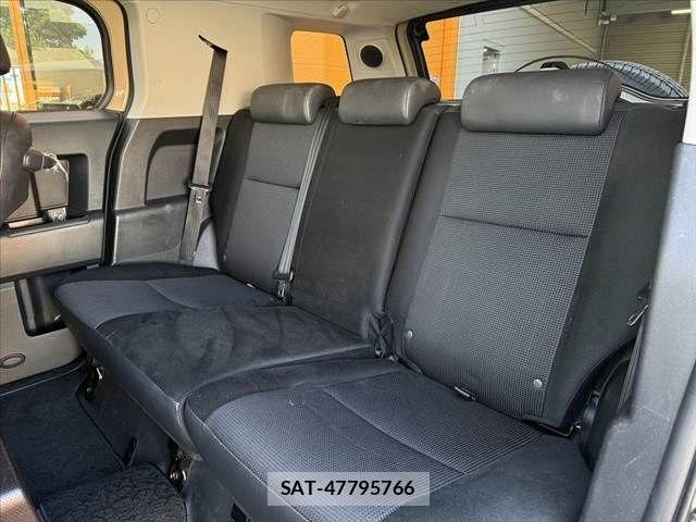 Toyota FJ CRUISER 2011-07 6814938-17