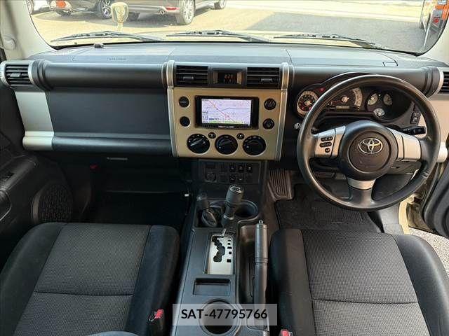 Toyota FJ CRUISER 2011-07 6814938-1
