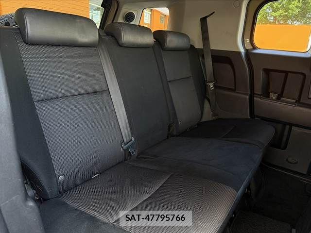 Toyota FJ CRUISER 2011-07 6814938-19