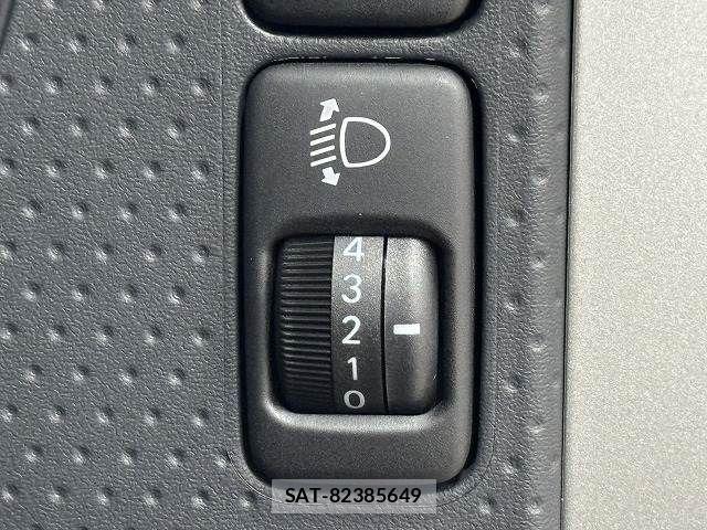 Toyota FJ CRUISER 2011-06 6814939-11