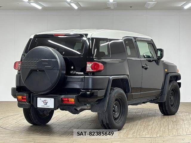 Toyota FJ CRUISER 2011-06 6814939-15