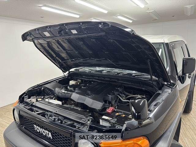 Toyota FJ CRUISER 2011-06 6814939-17