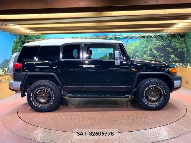 Toyota FJ CRUISER 2013-11 7058566-15