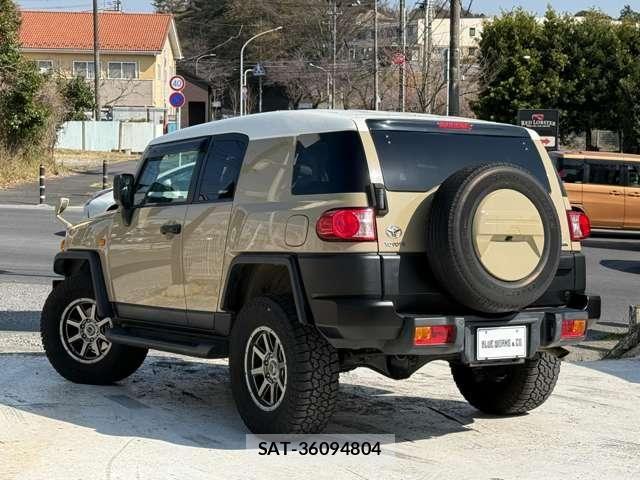 Toyota FJ CRUISER 2011-06 7218647-11