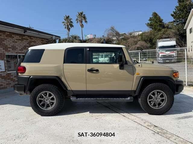 Toyota FJ CRUISER 2011-06 7218647-13