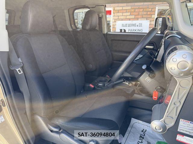 Toyota FJ CRUISER 2011-06 7218647-23