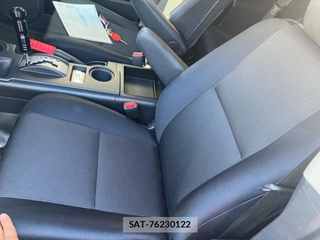 Toyota FJ CRUISER 2012-04 7218648-11