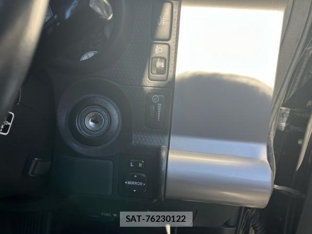Toyota FJ CRUISER 2012-04 7218648-18