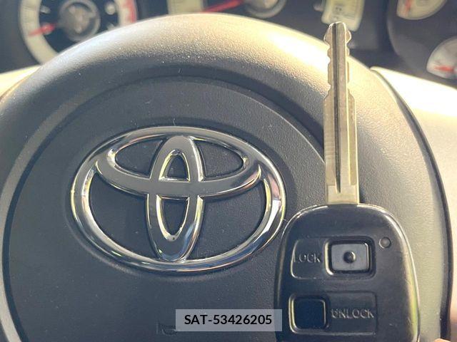 Toyota FJ CRUISER 2014-04 7218651-6