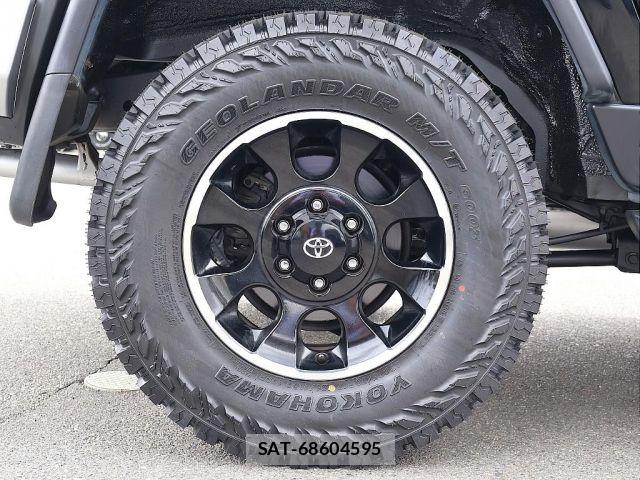 Toyota FJ CRUISER 2011-01 7271896-2
