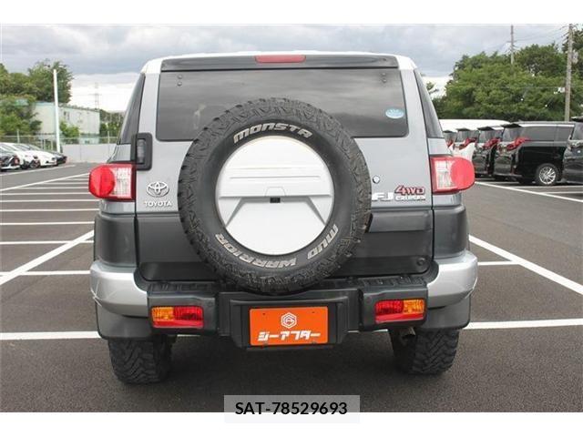 Toyota FJ CRUISER 2012-11 7271898-9