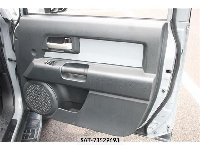 Toyota FJ CRUISER 2012-11 7271898-28
