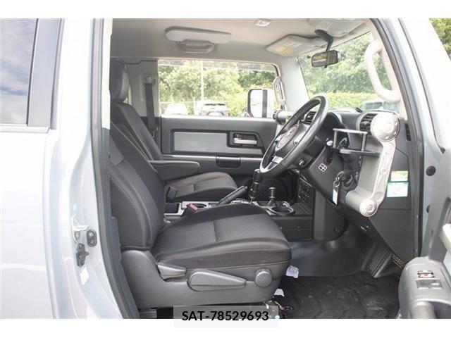 Toyota FJ CRUISER 2012-11 7271898-29