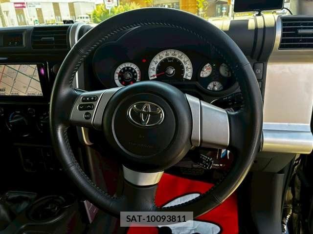 Toyota FJ CRUISER 2013-02 7327083-27