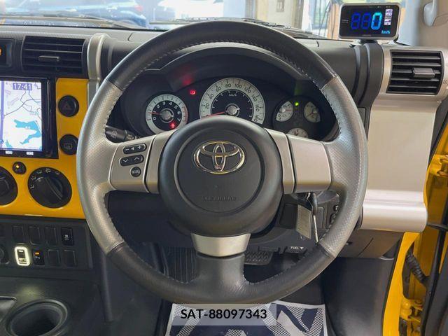 Toyota FJ CRUISER 2012-01 7357772-10