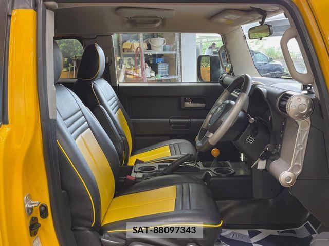 Toyota FJ CRUISER 2012-01 7357772-7
