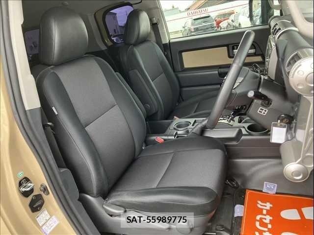 Toyota FJ CRUISER 2011-06 7357781-10