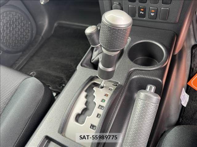 Toyota FJ CRUISER 2011-06 7357781-24