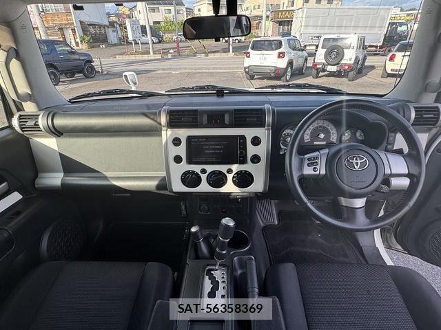 Toyota FJ CRUISER 2012-07 7357783-1